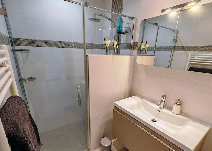 Kalliste 3 Pieces Avec Vue Sur Les Hauteurs De